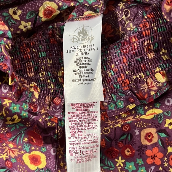 Disneys princess crop top and matching shorts - Picture 4 of 8